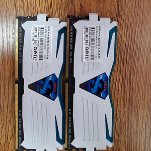 Geil DDR4 16G(8x2) 램 2400c 화이트