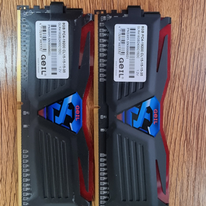 Geil DDR4 16(8gx2) 램 2400c 블랙