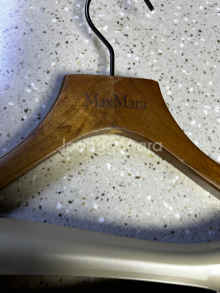 막스마라 MaxMara 옷걸이 판매합니다.--1