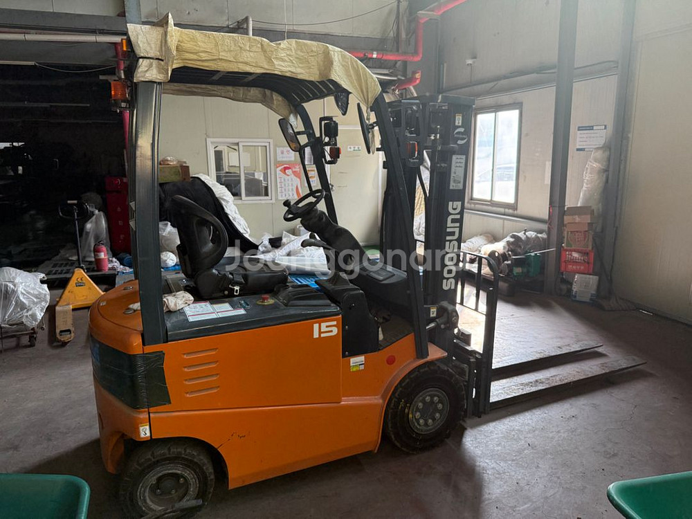 1.5톤 좌승식 전동지게차--1