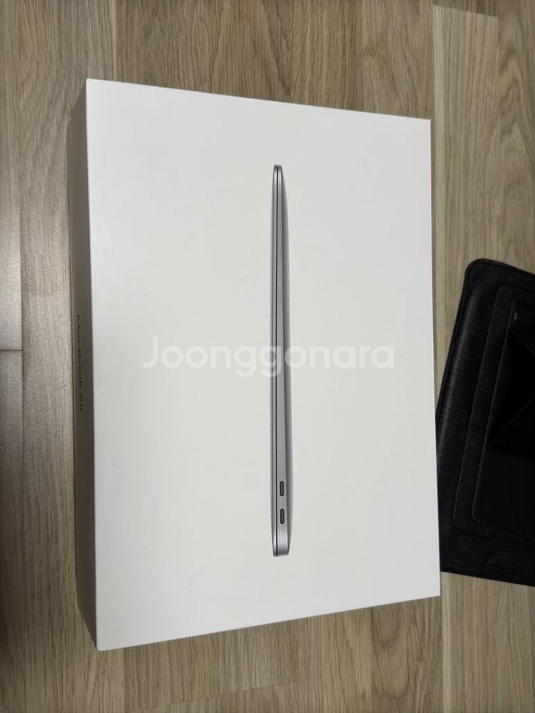 MacBook Air M1 16GB / 512GB--8