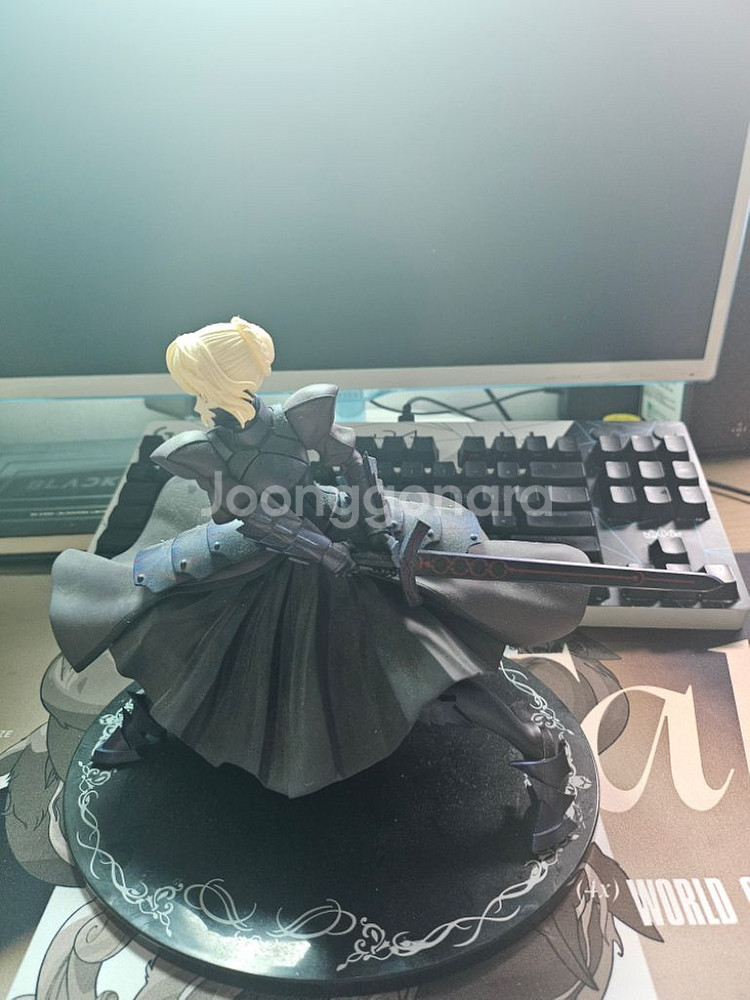 페이트 시리즈 흑화 세이버 피규어 판매합니다--1