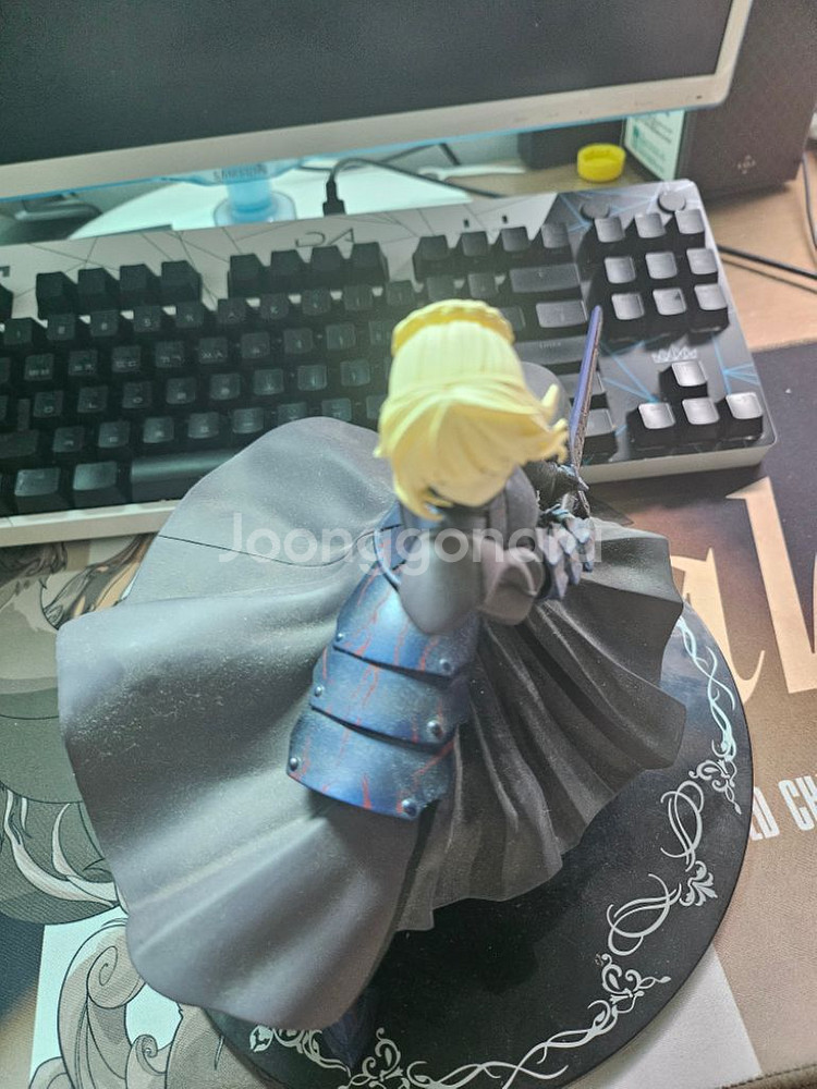 페이트 시리즈 흑화 세이버 피규어 판매합니다--3