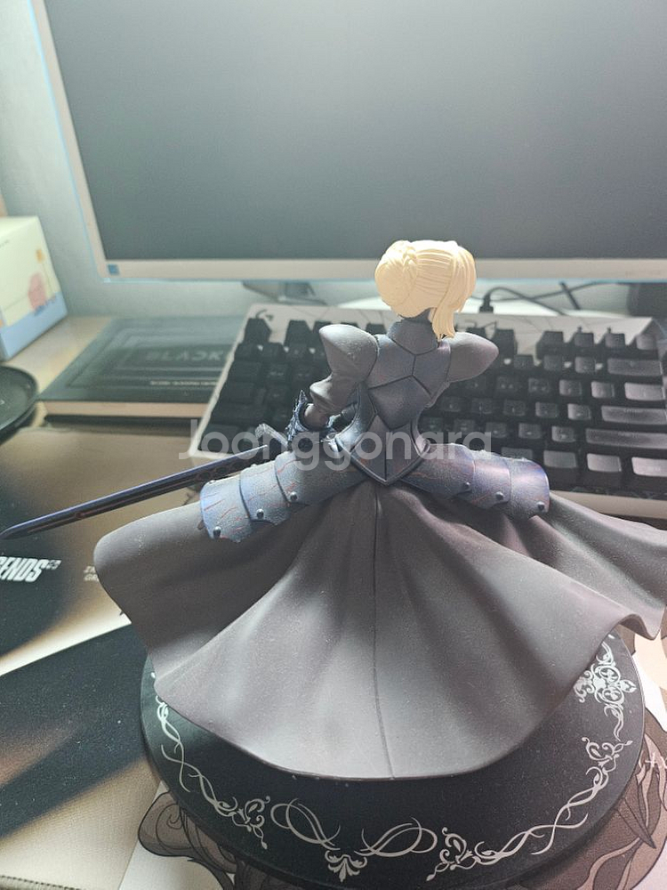 페이트 시리즈 흑화 세이버 피규어 판매합니다--2