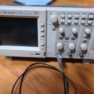 Tektronix TDS1012B 오실로스코프