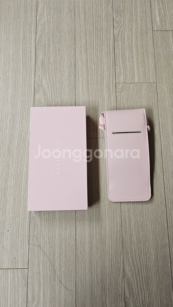 (미착용새상품)베디베로 신민아 선글라스케이스 핸드폰가방--7