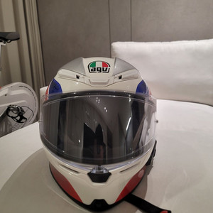 AGV K6 풀박스 신품가 100을 50에 판매합니다.