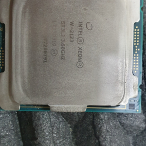 제온 cpu. w-2123 1개