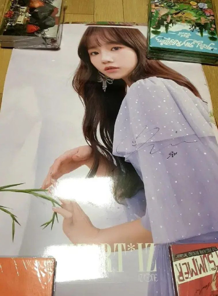 사쿠라 장원영 조유리 이채연 권은비 나코 싸인 사인 이미지