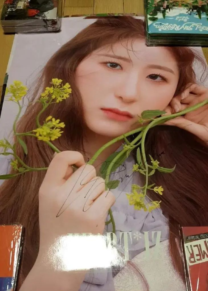 사쿠라 장원영 조유리 이채연 권은비 나코 싸인 사인 이미지