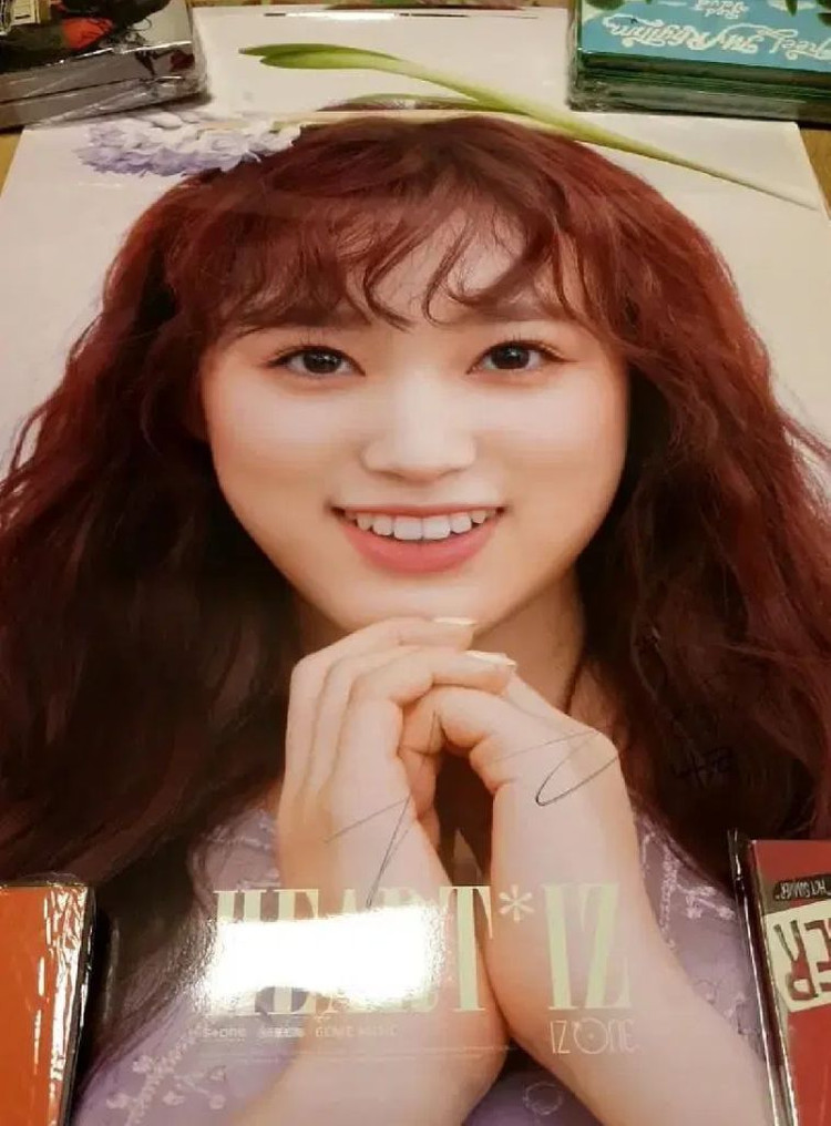 사쿠라 장원영 조유리 이채연 권은비 나코 싸인 사인 이미지