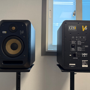 KRK V6 스피커 2통, 스피커 거치대 2개 포함