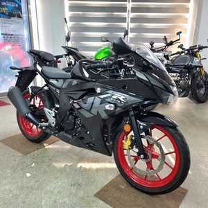 스즈키 gsxr125 23년식 아예 새차 구합니다