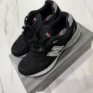 뉴발란스 990v3 black 255 size 판매합니