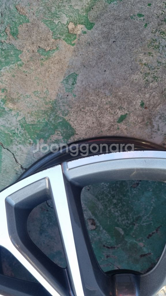 부산 아우디 Q8 순정21인치휠 1개판매합니다--3