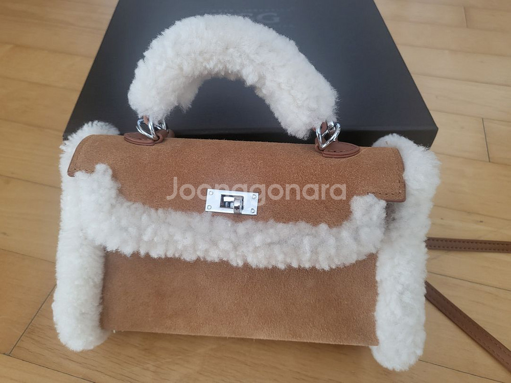 어그 크로스미니백--1