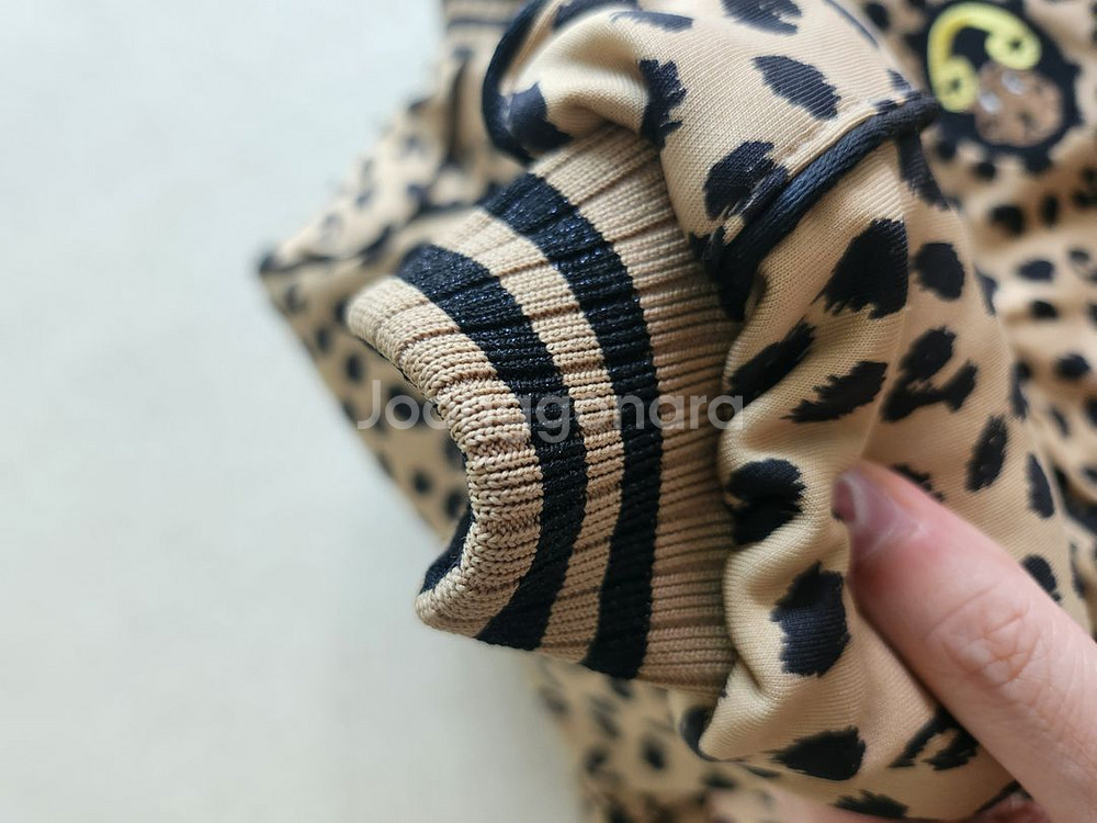 (가격내림)리미떼두호피리버시블 s사이즈(모자포함)--2