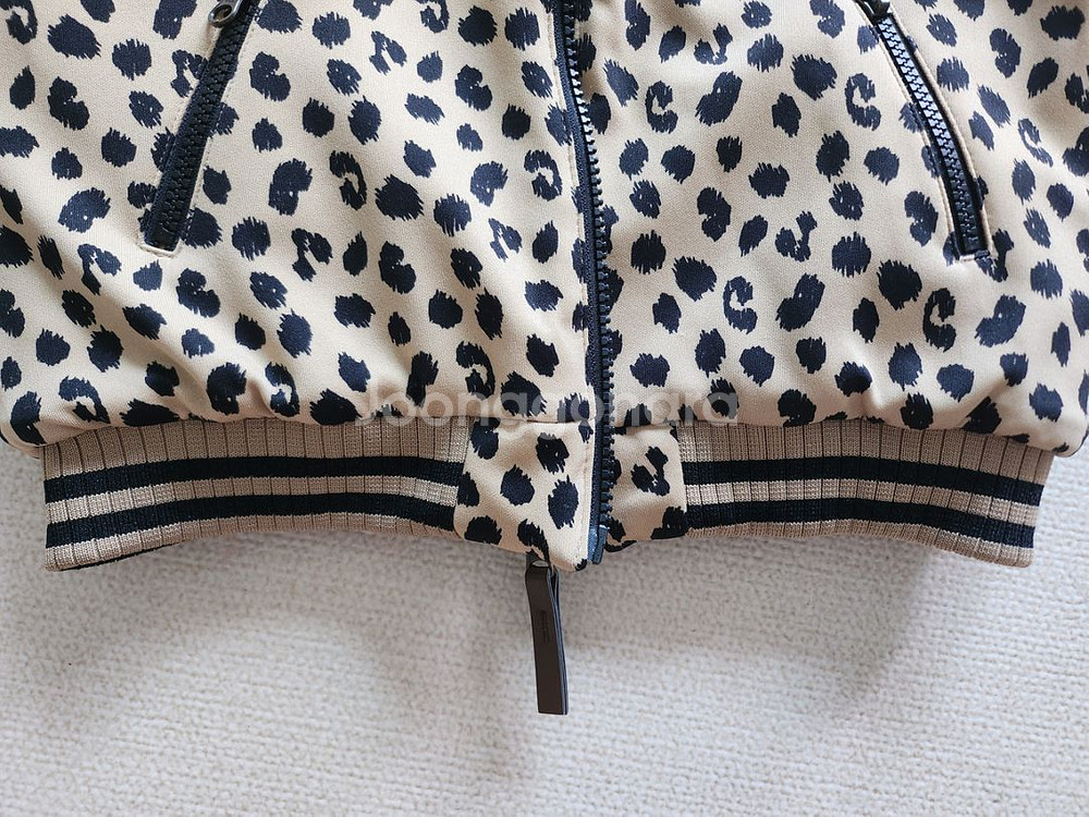 (가격내림)리미떼두호피리버시블 s사이즈(모자포함)--4