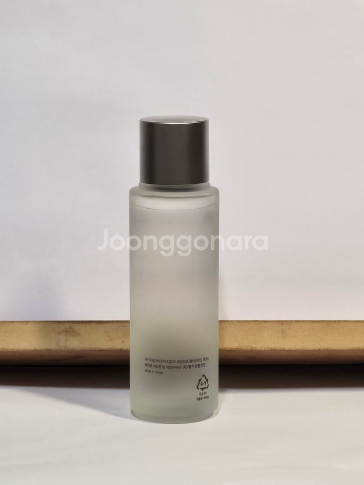피지오겔 클래리파잉 에센스 100ml 팝니다.--2