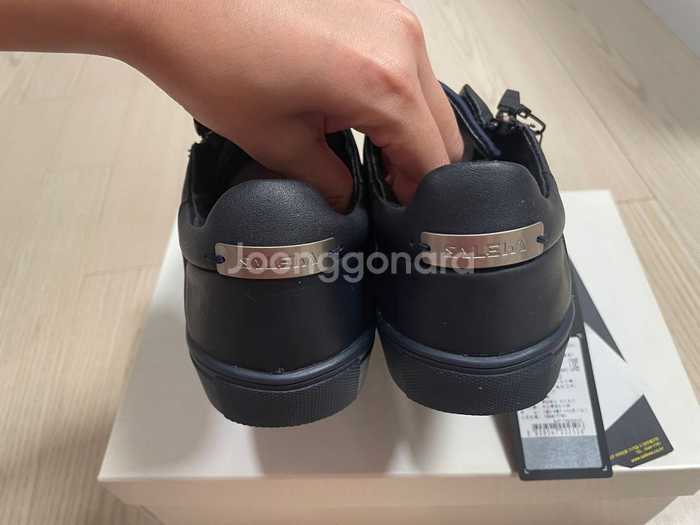 살레와 운동화 240 새거 (정가 18만원)--1