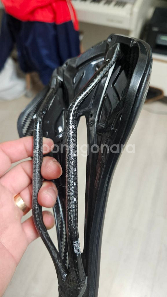 에스웍스 파워안장 카본--2