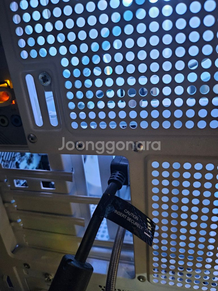 화이트셋팅 게이밍 컴퓨터 완본체 판매합니다.--2