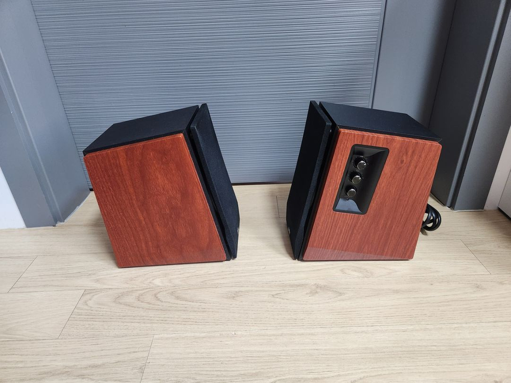 2채널 블루투스 스피커 판매합니다.--2