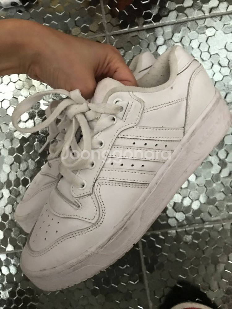 아디다스 여자 운동화 240--1