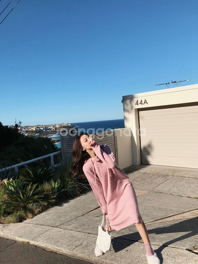 (새옷) 퍼플 핑크 골지 울 후드 트임 니트 원피스--2