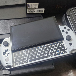 GPD WIN4 팝니다 (6800u)