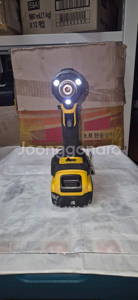디월트 충전임팩 드라이버 DCF887 배터리포함--1