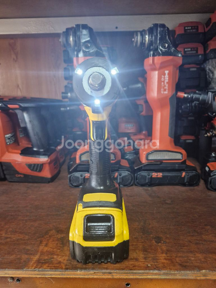 디월트충전미드토크임팩렌치 DCF911 .5번--1