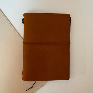 트래블러스노트 패스포트 카멜 판매합니다