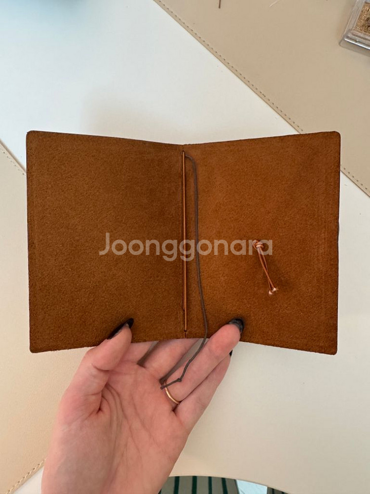 트래블러스노트 패스포트 카멜 판매합니다--2