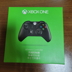 XBOX ONE 무선 컨트롤러 풀 박스 팝니다.