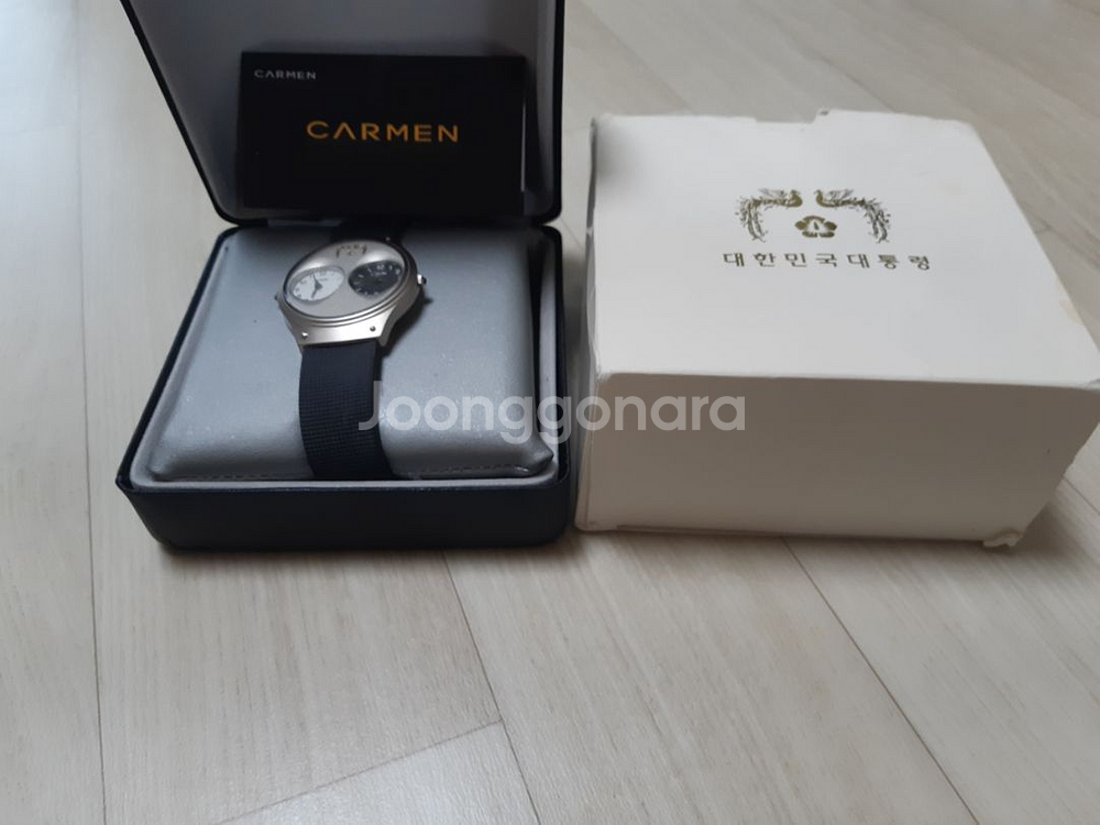 아프간 파병후 받은 대통령기념 시계입니다--1