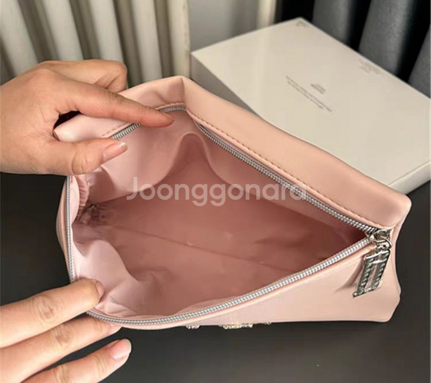 디올 정품 비즈로고 가죽 발레리나핑크색상 클러치 겸용백--8