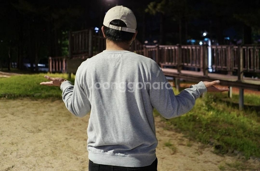 타미힐피거 맨투맨--1