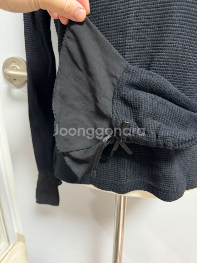 일본빈티지 양산형지뢰계 리즈리사깔 브이넥 블랙 블라우스--3