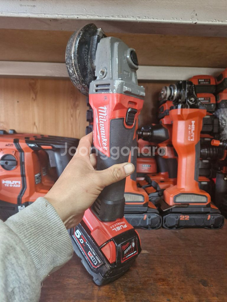 밀워키그라인더M18CAG100X.4인치.상태최상 15번--7