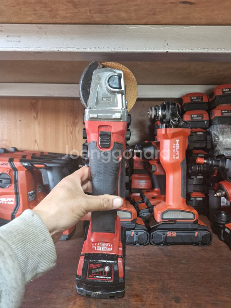 밀워키그라인더M18CAG100X.4인치.상태최상 18번--5