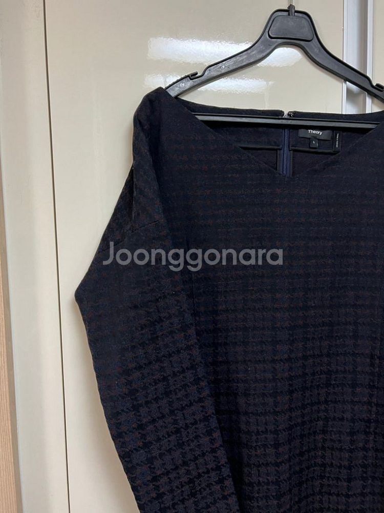 띠어리 입술넥 자카드 원피스 바디콘 하운드체크정장하객룩--7