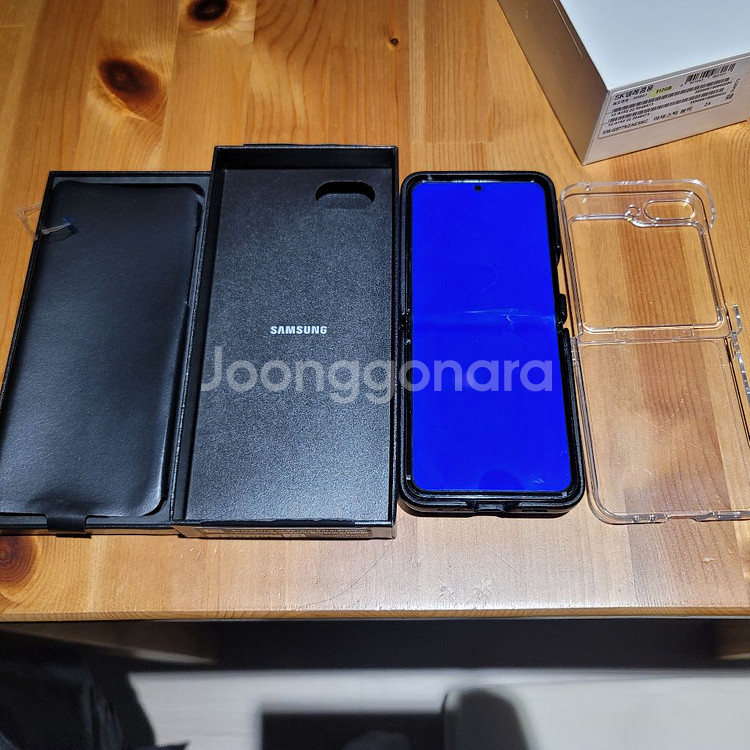 삼성 갤럭시z플립5 512GB SKT 공기기 팝니다.--1