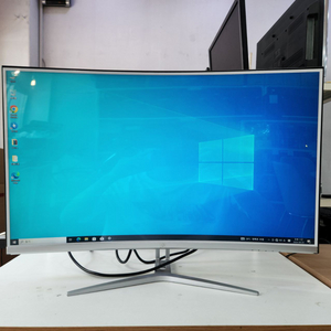 래안텍 32인치 144Hz 게이밍 커브드 모니터 팝니다