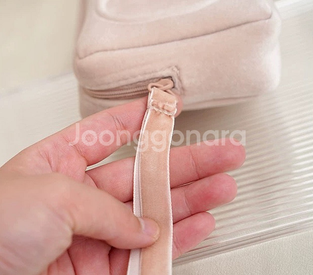 발렌티노 빅로고 벨벳 화장품 파우치--1