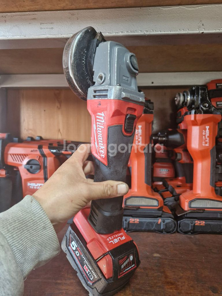 밀워키그라인더M18CAG100X.4인치.상태최상 17번--6