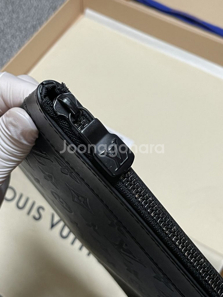 루이비통 포쉐트 모노그램 쉐도우 디스커버리 클러치--2