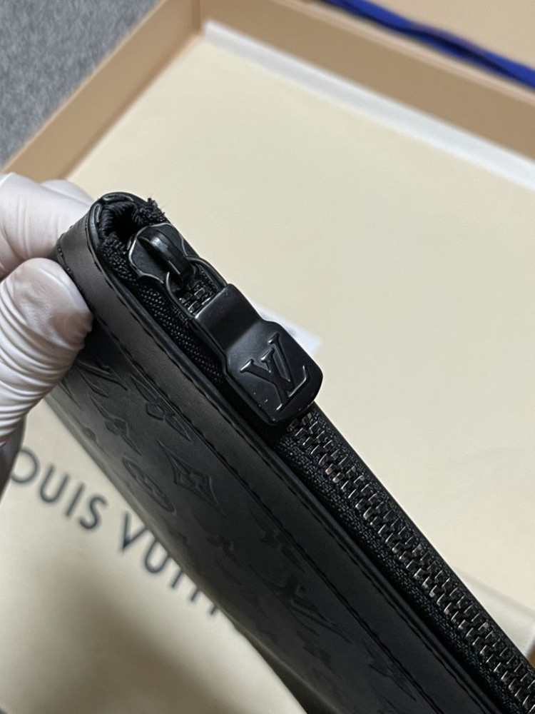 루이비통 포쉐트 모노그램 쉐도우 디스커버리 클러치--2