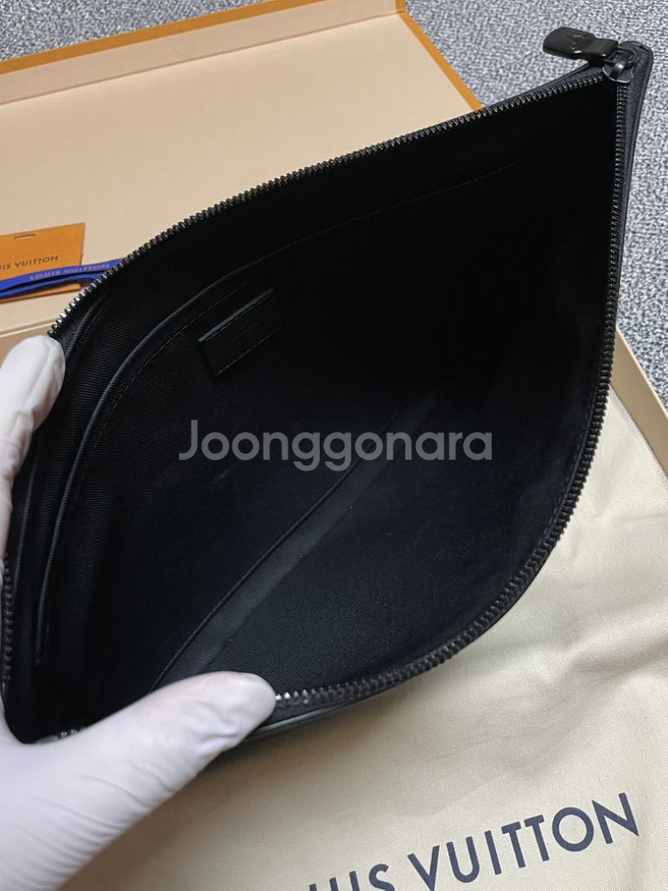 루이비통 포쉐트 모노그램 쉐도우 디스커버리 클러치--4