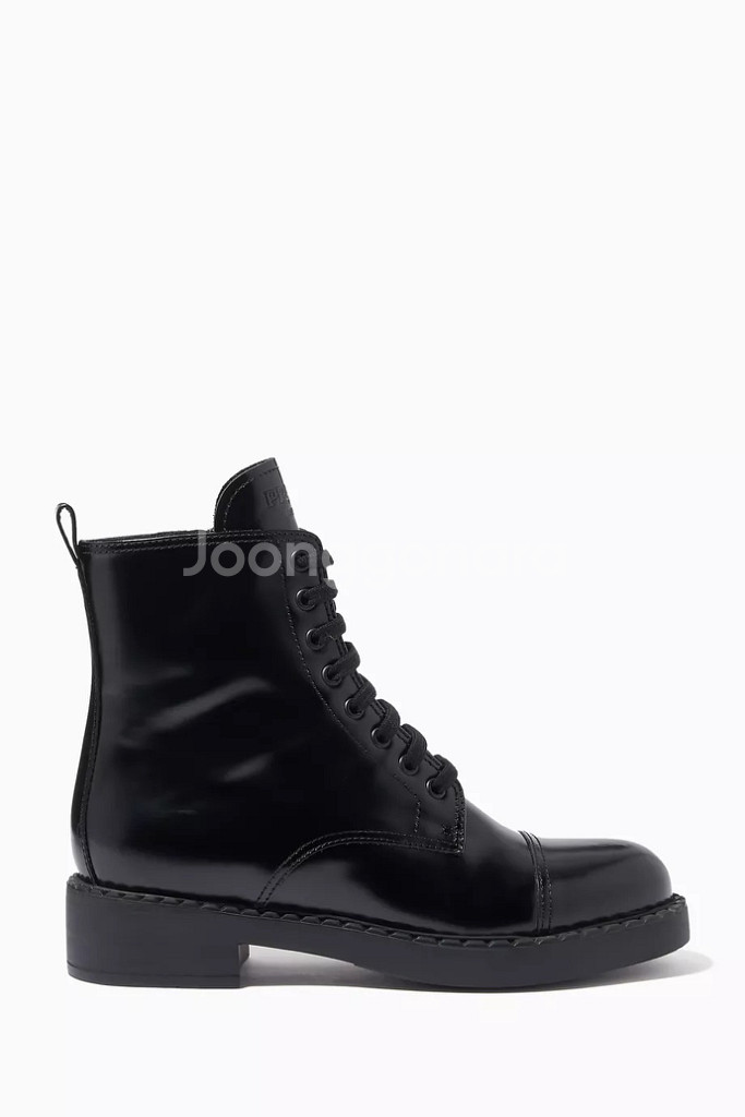 프라다 남녀공용 브러시드 레더 레이스업 부츠 지퍼부츠--3